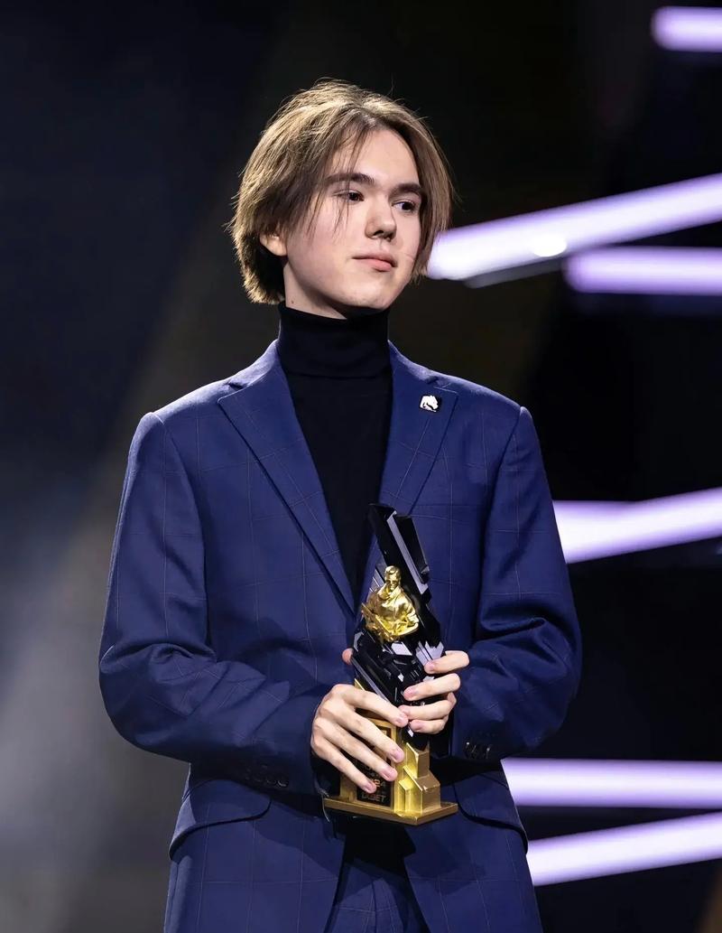 王者荣耀正式服更新，蒙犽伽罗再降温