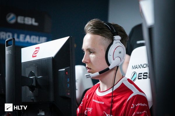 解析“过牌-加注诈唬”：这为什么是德扑中最具杀伤力的战术？（深度剖析“过牌加注”式诈唬：为何它是德州扑克中最强杀招？）