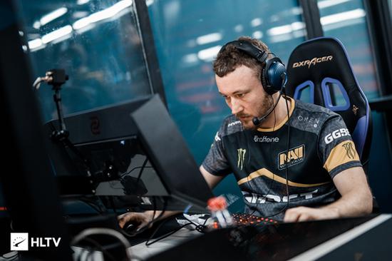 为什么博彩容易摧毁“中产阶级”？解析信用贷与赌博的恶性循环。（中产为何易被赌博拖垮：信用贷引爆的债务恶性循环）